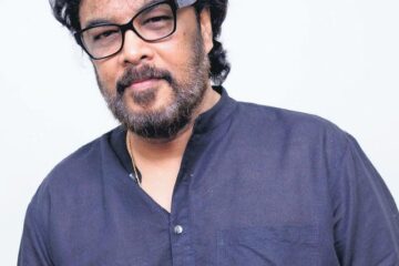 மொமண்ட் என்டர்டெயின்மெண்ட்ஸ் பேனரில் ஜி.ஏ. ஹரிகிருஷ்ணன், துர்கா தேவி ஹரிகிருஷ்ணன் தயாரிப்பில் சுந்தர் சி நடிக்கும் திகில் நிறைந்த பேய் படம்!