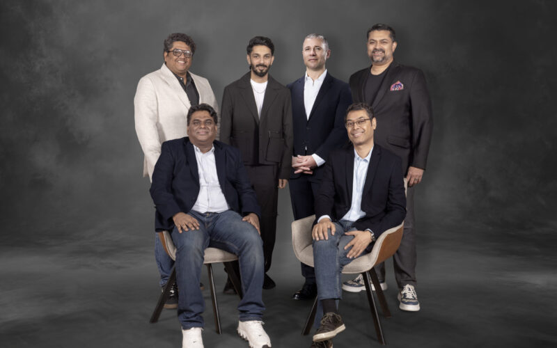 *யுனிவர்சல் மியூசிக் இந்தியா, அனிருத் ரவிச்சந்தரின் புதிய இசைப்பதிவு நிறுவனமான அல்புகர்க்கு ரெக்கார்ட்ஸ் உடன் பிரத்யேக கூட்டாண்மையை அமைத்துள்ளது*  முன்னோடி கலைஞரான அனிருத் ரவிச்சந்தர் திரைப்படங்கள் அல்லாத மற்ற இசை வெளியீடுகளுக்காகத் தொடங்கியுள்ள அல்புகர்க்கு ரெக்கார்ட்ஸ்  எனும் புதிய நிறுவனத்தின் பிரத்யேக கூட்டாளராக யுனிவர்சல் மியூசிக் இந்திய அறிவிக்கப்பட்டுள்ளது.  இந்த உலகளாவிய ஒப்பந்தம், தென்னிந்திய சந்தையில் மிகவும் செல்வாக்கு மிக்க பெயர்களுடன் தொடர்புடைய பாப், ஹிப்-ஹாப் ஆகிய இசை வகைகளில் யுனிவர்சல் மியூசிக் இந்தியாவின் வளர்ந்து வரும் இருப்பை வலுப்படுத்துகிறது.  மும்பை, 17 மார்ச் 2026 – இசை சார்ந்த பொழுதுபோக்குத் துறையில் உலக முன்னணி நிறுவனமாகத் திகழும் யுனிவர்சல் மியூசிக் குரூப்பின் ஒரு பிரிவான யுனிவர்சல் மியூசிக் இந்தியா, பாடகரும் இசையமைப்பாளருமான அனிருத் ரவிச்சந்தர் சமீபத்தில் தொடங்கியுள்ள சுயாதீன இசைப் பதிவு நிறுவனமான அல்புகர்க்கு ரெக்கார்ட்ஸ் (Albuquerque Records) உடன் ஒரு பிரத்யேக கூட்டாண்மை குறித்த அறிவிப்பை இன்று வெளியிட்டுள்ளது. இந்தக் கூட்டாண்மையின் மூலம், அனிருத் ரவிச்சந்தர் மற்றும் இந்த லேபிளில் ஒப்பந்தமாகும் எதிர்கால கலைஞர்களின் பாப்  மற்றும் ஹிப்-ஹாப் இசை ஆல்பங்களை யுனிவர்சல் மியூசிக் இந்தியா, அல்புகர்க்கு ரெக்கார்ட்ஸ் ஆகியவை இணைந்து வெளியிடும். இந்த நிறுவனத்தின் கீழ் முதல் இசை வெளியீடு அனிருத் பங்கேற்புடன் ஏப்ரல் தொடக்கத்தில் வெளிவரத் திட்டமிடப்பட்டுள்ளது.  இந்த உலகளாவிய கூட்டாண்மையானது, அனிருத்தின் கலைத்திறனின் செல்வாக்கை விரிவுபடுத்துவதற்காக யுனிவர்சல் மியூசிக் இந்தியா, அல்புகர்க்கு ரெக்கார்ட்ஸ் உடன் நெருக்கமாக இணைந்து செயல்படும். காலப்போக்கில், இந்த நிறுவனம் இப்பகுதியைச் சேர்ந்த வளர்ந்து வரும் பாப், ஹிப்-ஹாப் ஆகிய கலைஞர்களுக்கான தளமாக மாறும்.  கடந்த 15 ஆண்டுகளில் அனிருத்தின் சாதனைப் பட்டியல் பொறாமைப்படத் தக்கதாகவும், ஈடுஇணையற்றதாகவும் உள்ளது. 2012-ஆம் ஆண்டு ‘ஒய் திஸ் கொலவெறி டி’ என்ற உலகளாவிய வைரல் ஹிட் பாடலின் மூலம் இசையமைப்பாளராக அறிமுகமான அவர், இதுவரை தனது 770-க்கும் மேற்பட்ட பாடல்களின் மூலம் 13 பில்லியனுக்கும் அதிகமான ஆடியோ ஸ்ட்ரீம்களைப் பெற்றுள்ளார். இதன் மூலம் ஸ்பாட்டிஃபை தளத்தில் மொத்த ஸ்ட்ரீம்களின் அடிப்படையில் தென்னிந்தியாவின் முதன்மைக் கலைஞராக அவர் உருவெடுத்துள்ளார். அத்துடன், தமிழ்த் திரைப்பட பின்னணி இசைத்துறையில் (OST) மிகவும் விரும்பப்படும் இசையமைப்பாளர்களில் ஒருவரான இவர், ஹுக்கும், வாத்தி கமிங், அரபிக் குத்து, மோனிகா, A23 தீம், ஆஜா ராஜா, ஆயா ஷேர் உட்பட பல உலகளாவிய சார்ட்பஸ்டர் வெற்றிகளை வழங்கியுள்ளார்.  யுனிவர்சல் மியூசிக் இந்தியா, நான்கு முக்கியத் தென்னிந்திய மொழிச் சந்தைகளில் (தமிழ், மலையாளம், கன்னடம், தெலுங்கு) பரவியுள்ள செழுமையான கலைத்திறன் மற்றும் கலாச்சாரத்துடன் நெருக்கமாகப் பணியாற்றி, தென்னிந்திய பிராந்தியத்தில் ஒரு நிலையான கவனத்தைச் செலுத்தி வருகிறது. இந்தப் பிராந்தியத்தின் மிகச்சிறந்த கலைஞர்களில் ஒருவரான அனிருத் உடனான இந்த ஒப்பந்தம், இங்கிருந்து வெளியாகும் முன்னோடி இசையை உலக அரங்கிற்கு எடுத்துச் செல்ல உதவும். மேலும், தென்னிந்திய சந்தையில் மிகவும் செல்வாக்கு மிக்க பெயர்களுடன் தொடர்புடைய பாப், ஹிப்-ஹாப் ஆகிய இசை வகைகளில் யுனிவர்சல் மியூசிக் இந்தியாவின் இருப்பை இது மேலும் விரிவுபடுத்துகிறது.  இந்தக் கூட்டாண்மை குறித்து யுனிவர்சல் மியூசிக் இந்தியாவின் தலைவர் & சிஇஓ, எஸ்விபி ஸ்ட்ரேடெஜி, ஏஎம்இஏ, தேவ்ராஜ் சன்யால் அவர்கள் கூறியதாவது: ‘அனிருத் இந்திய இசையின் எதிர்காலத்தைப் பிரதிபலிக்கிறார் — துணிச்சலானவர், அசல் தன்மையுள்ளவர், மற்றும் அபாரமான ஆற்றல் கொண்டவர். மாற்றத்தை ஏற்படுத்தும் திறமையாளர்களைக் கண்டறிவதே யுனிவர்சல் மியூசிக் இந்தியாவின் மிகப்பெரிய பலம்; இந்தக் கூட்டாண்மை  அந்த நம்பிக்கையைப் பிரதிபலிக்கிறது. அனிருத் தனது அடுத்த கட்ட பயணத்தைத் தொடங்கும் வேளையில், அவருக்குப் பின்னால் உறுதுணையாக நிற்பதிலும், இந்திய இசையை உலகிற்கு எடுத்துச் செல்ல உதவுவதிலும் நாங்கள் பெருமை கொள்கிறோம்.’  அனிருத் ரவிச்சந்தர் அவர்கள் இவ்வாறு தெரிவித்தார்: “அல்புகர்க்கு ரெக்கார்ட்ஸ் என்பது கலைஞர்களின் ஆதரவுடன் கூடிய, உள்நாட்டிலேயே உருவான ஒரு நிறுவனமாகும். இது சுயாதீன திறமையாளர்களை வளர்த்தெடுப்பதிலும், அவர்களின் இசையை உலக மேடைக்குக் கொண்டு செல்வதிலும் கவனம் செலுத்துகிறது. பாப் மற்றும் ஹிப்-ஹாப் இசைத்துறையில் யுனிவர்சல் மியூசிக் இந்தியாவின் தலைமைத்துவம், அவர்களை ஒரு இயல்பான கூட்டாளராக மாற்றியுள்ளது. இந்திய சுயாதீன இசையின் அடுத்த அலைக்குத் தலைமை தாங்குவதிலும், அவற்றை உலகெங்கிலும் உள்ள இரசிகர்களிடம் கொண்டு சேர்ப்பதிலும் நான் மிகுந்த உற்சாகத்துடன் இருக்கிறேன்.”  யுனிவர்சல் மியூசிக் இந்தியாவின் எம்டி சனுஜீத் புஜபல் அவர்கள் இவ்வாறு கூறினார்: ‘இசைக்கு அப்பாற்பட்டும் படைப்புத்திறன் மிக்க சூழலை உருவாக்குவதில் அனிருத் நீண்டகாலமாக ஒரு தீர்மானிக்கும் சக்தியாக இருந்து வருகிறார். திரைப்படங்களுக்காக எண்ணற்ற வெற்றிப் பாடல்களை வழங்கிய அவரது சிறப்பான சாதனைகளுடன், அவரது படைப்புகளை ஆழமாக இரசிக்கும் பிரம்மாண்டமான இரசிகர் கூட்டத்தையும் அவர் கொண்டுள்ளார். அல்புகர்க்கு ரெக்கார்ட்ஸ் என்பது பாப் மற்றும் ஹிப்-ஹாப் உலகில் அனிருத்தின் துணிச்சலான கலைப்பார்வையை பிரதிபலிக்கிறது. அவரது புதுமையான முத்திரையைப் போலவே, இந்தக் கூட்டாண்மையும் மற்றொரு மைல்கல்லான படைப்புத் தளத்தை உருவாக்கும் – இம்முறை வளர்ந்து வரும் இந்திய பாப் மற்றும் அதற்கு அப்பாற்பட்ட உலகிற்காக இது அமையும்.’!