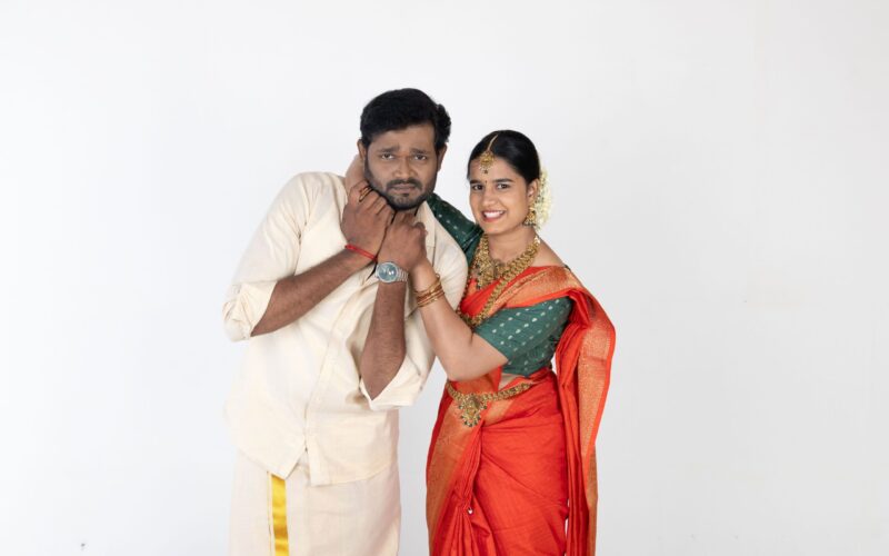 ஆன்ஷ்வா புரொடக்ஷன்ஸ் தயாரிப்பில் பிரபு ஏகாம்பரம் இயக்கி நடிக்கும் ‘மிடில் கிளாஸ் மாப்பிள்ளை’ (MCM)!